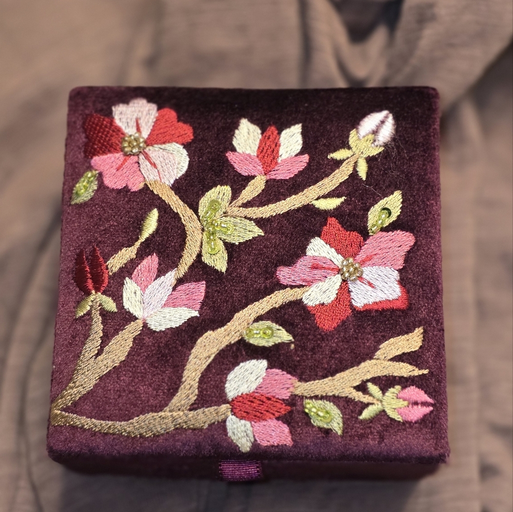 Embroidered Floral Velvet Jewelry Box